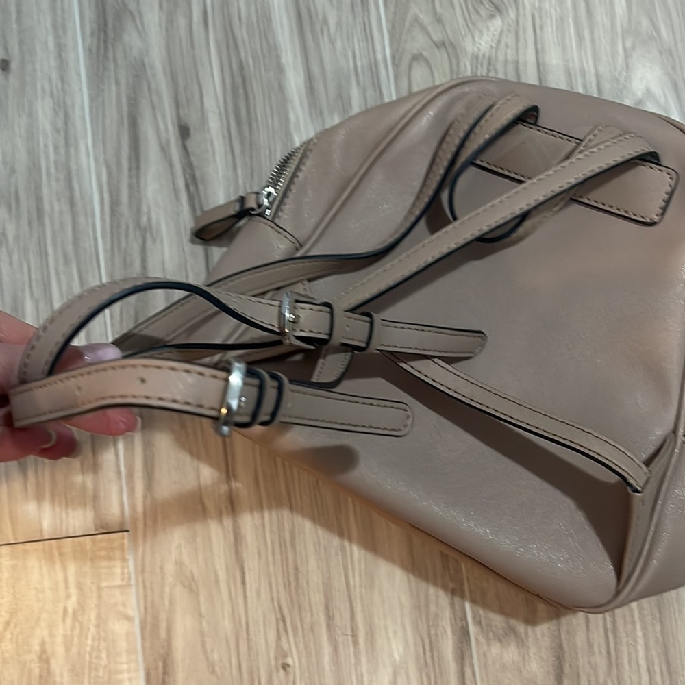 GUESS backpack - Picture 4 of 4